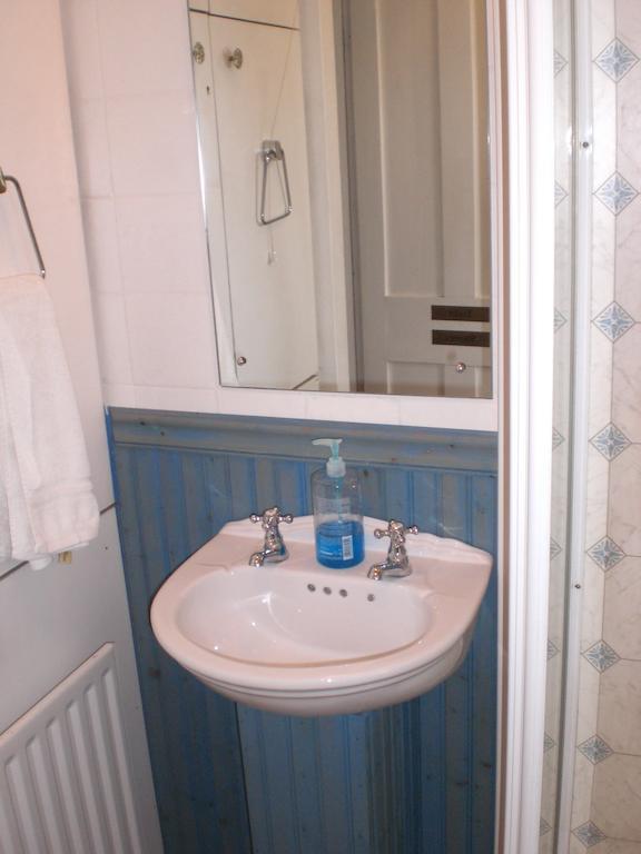 Melville Lodge Gatwick Horley Room photo