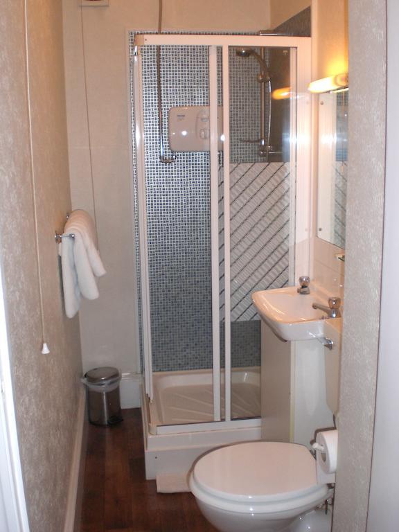 Melville Lodge Gatwick Horley Room photo
