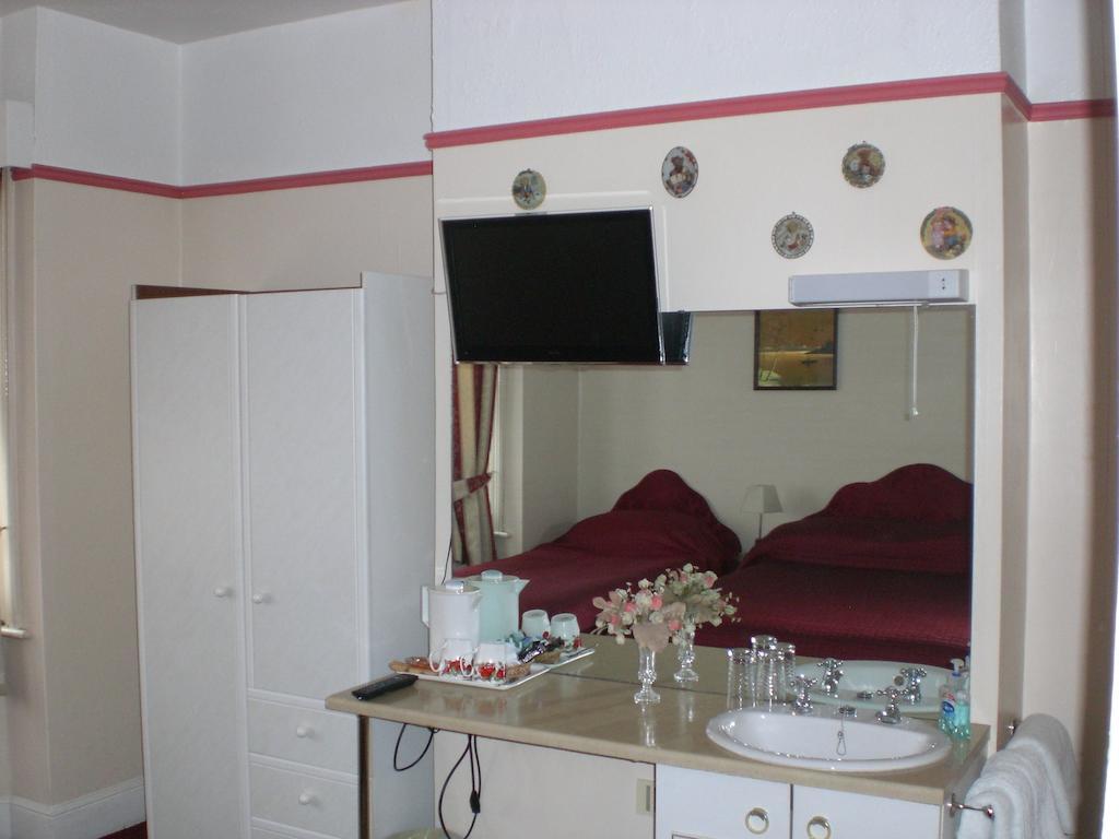 Melville Lodge Gatwick Horley Room photo