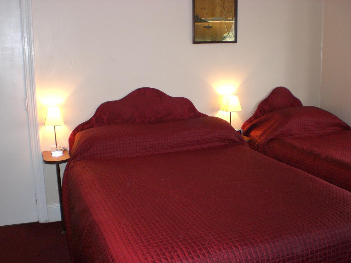 Melville Lodge Gatwick Horley Room photo